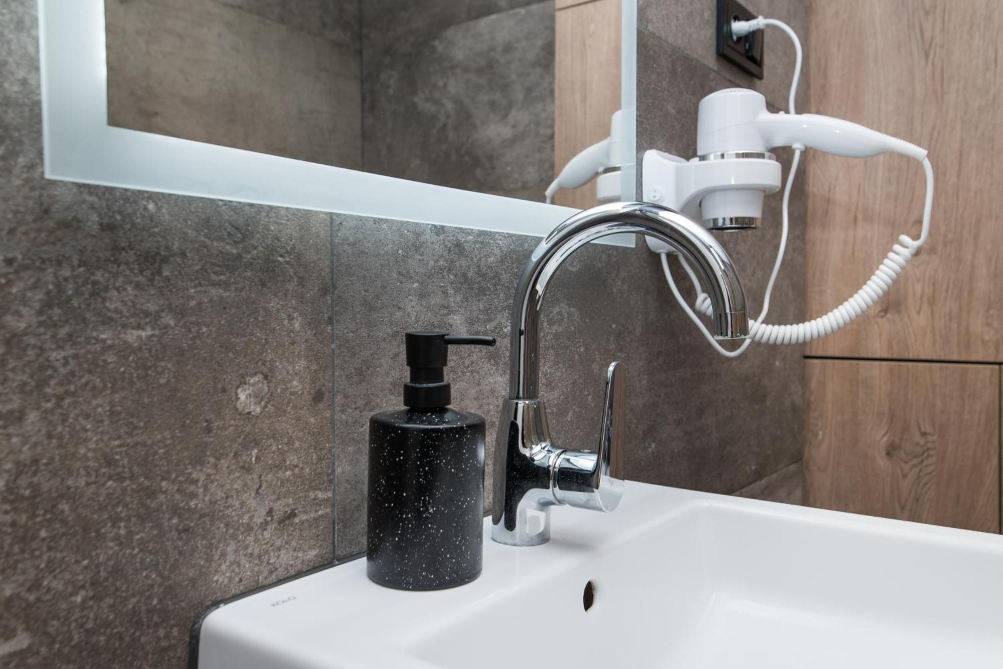 Przytulny Loft W Uroczej Okolicy Lägenhet Gliwice Exteriör bild