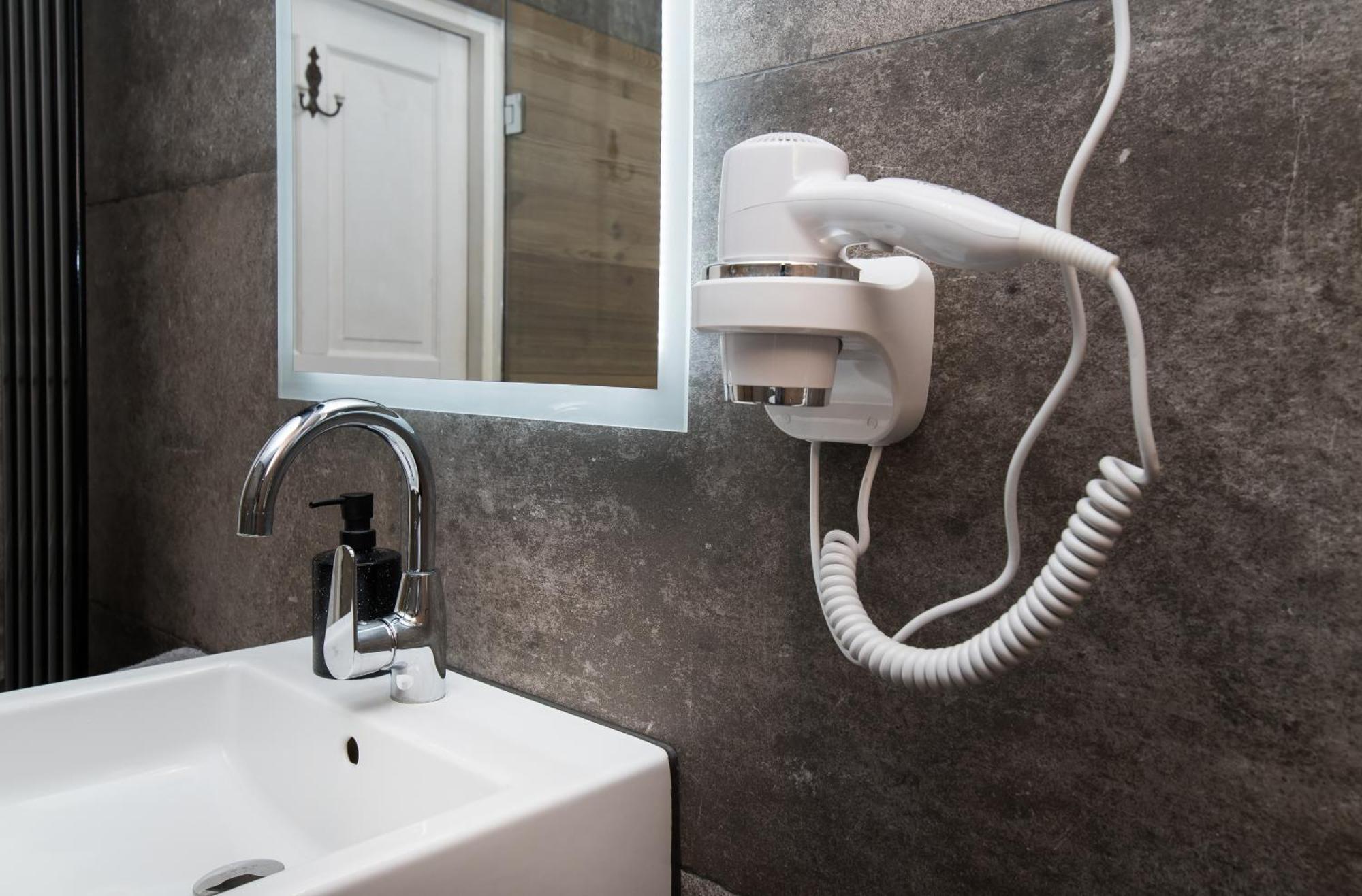 Przytulny Loft W Uroczej Okolicy Lägenhet Gliwice Exteriör bild